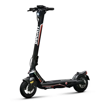 دراجة Ducati E-Scooter Pro-III مزودة بإشارات انعطاف