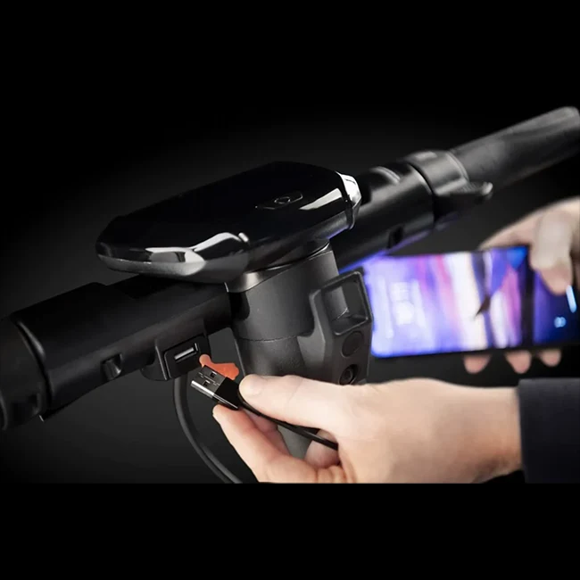 دراجة Ducati E-Scooter Pro-III مزودة بإشارات انعطاف