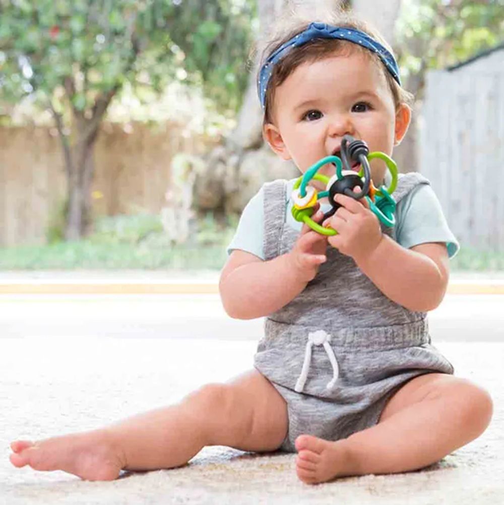 Infantino - Shake And Teethe Flexible Rattle Ball