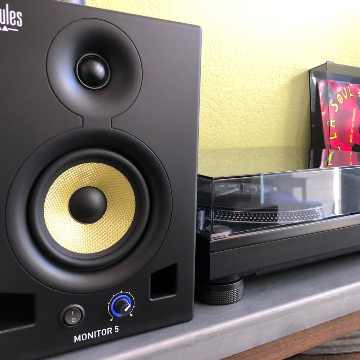 Hercules Monitor 5: زوج من مكبرات الصوت النشطة ذات التضخيم المزدوج HER-DJ-MONITOR5