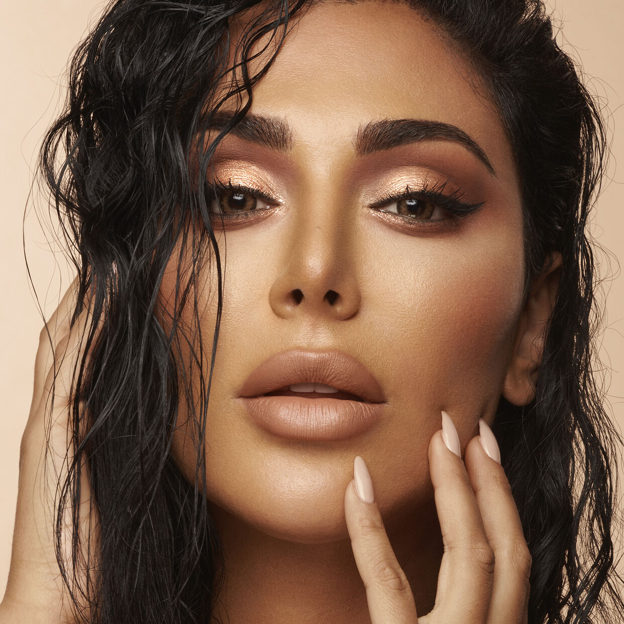 Huda Beauty Medium Nude Obsessions