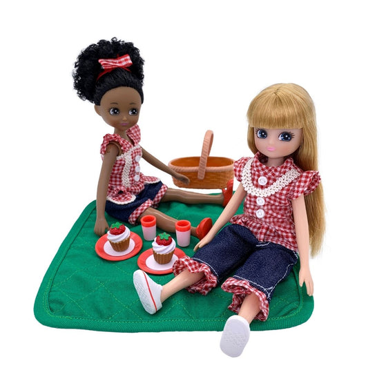 Lottie Picnic in The Park Dolls & Set