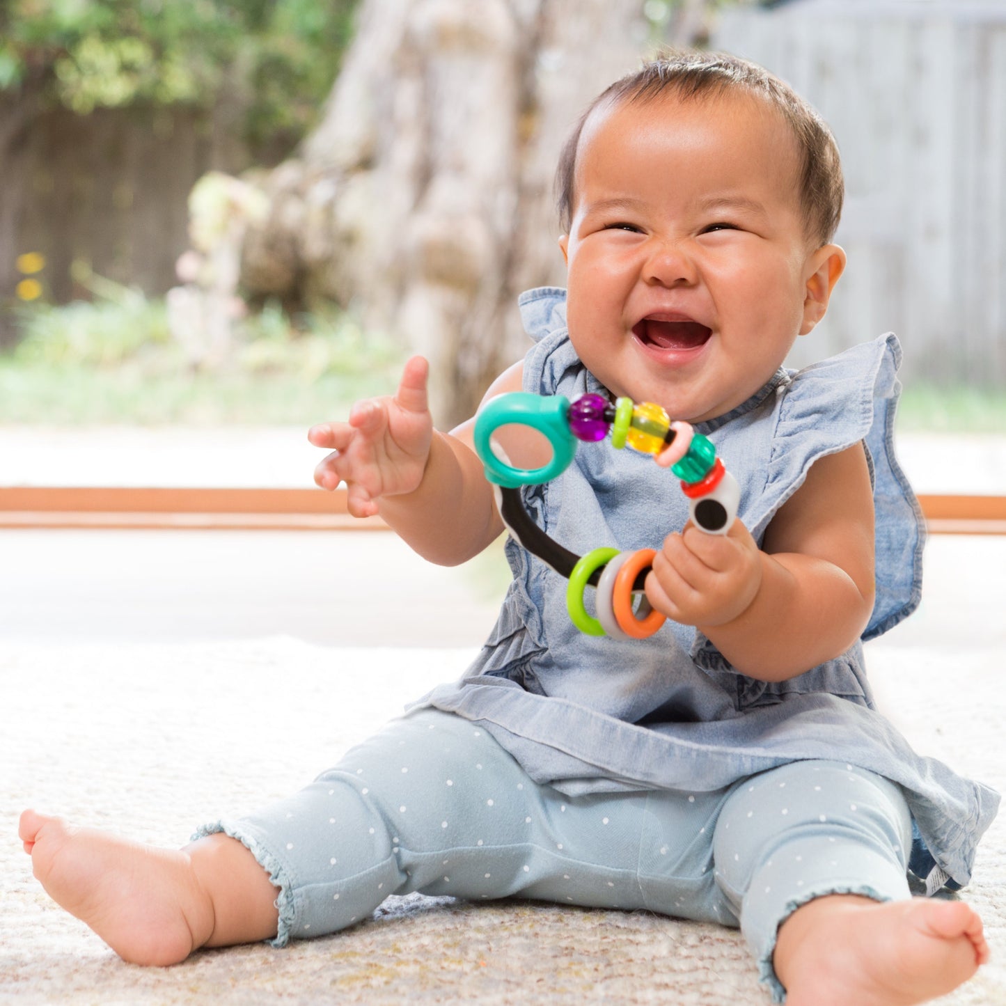 Infantino - Shake & Spin Rattling Ring