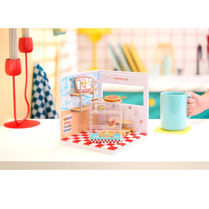 MGA's Miniverse Spaces Starter Pack - Red