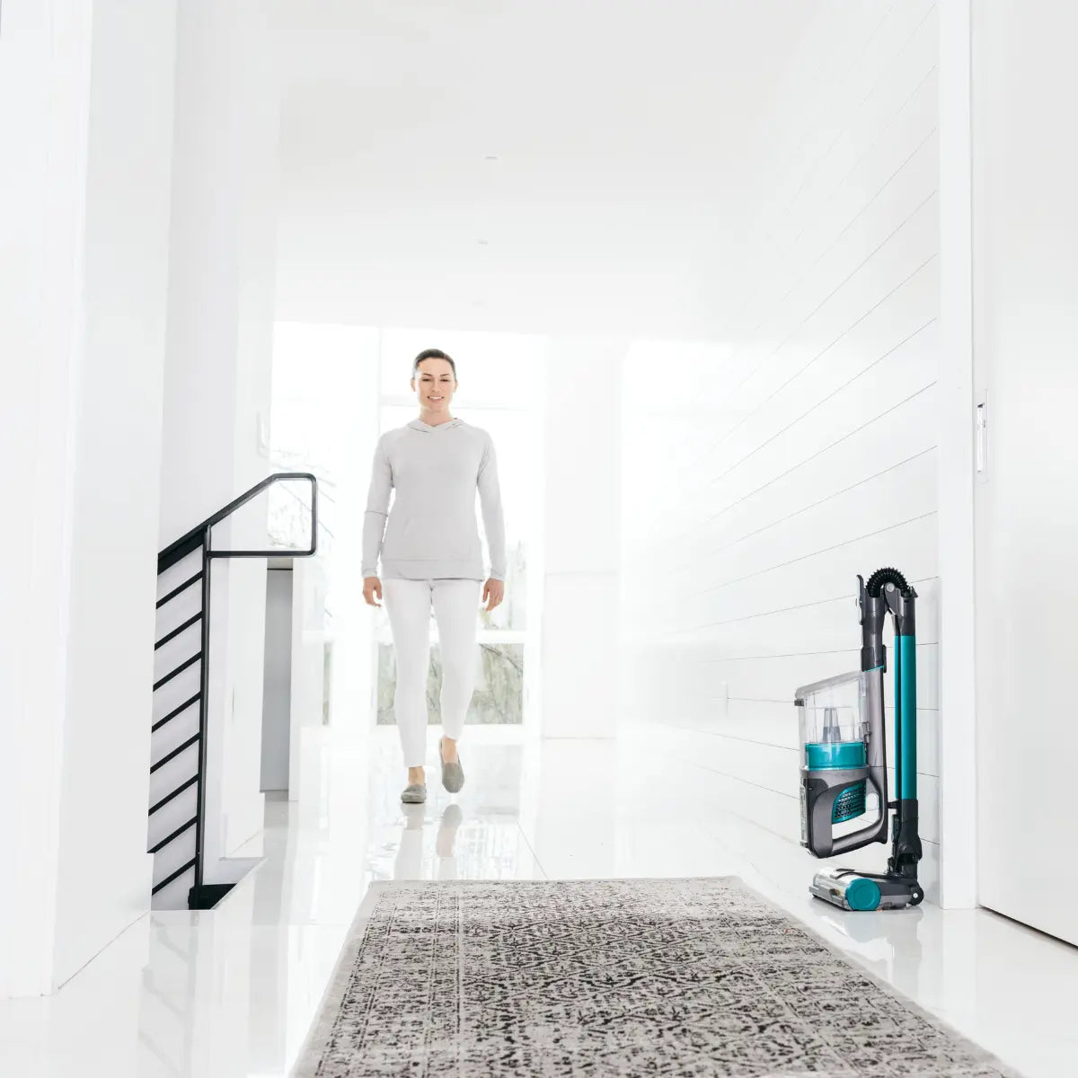 Shark Anti Hair Wrap Cordless Stick Vacuum Cleaner IZ102ME - Black/Peacock Blue