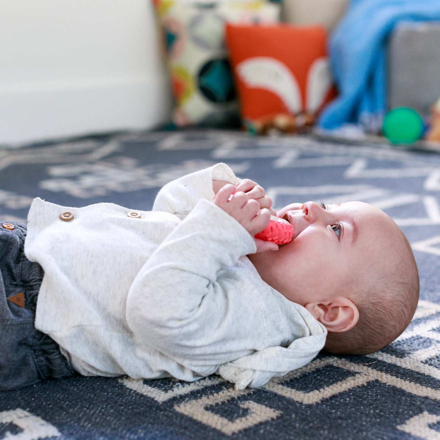 Infantino - Lil' Nibblers Vibrating Teether - Apple