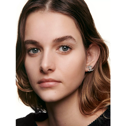 Chanel N°1 De Chanel Revitalising Foundation Illuminates - Hydrates - Protects