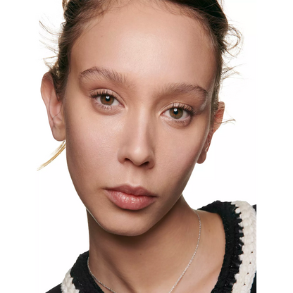 Chanel N°1 De Chanel Revitalising Foundation Illuminates - Hydrates - Protects