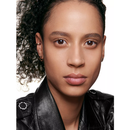 Chanel N°1 De Chanel Revitalising Foundation Illuminates - Hydrates - Protects