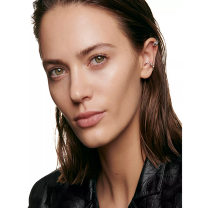 Chanel N°1 De Chanel Revitalising Foundation Illuminates - Hydrates - Protects