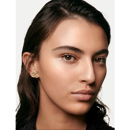 Chanel N°1 De Chanel Revitalising Foundation Illuminates - Hydrates - Protects