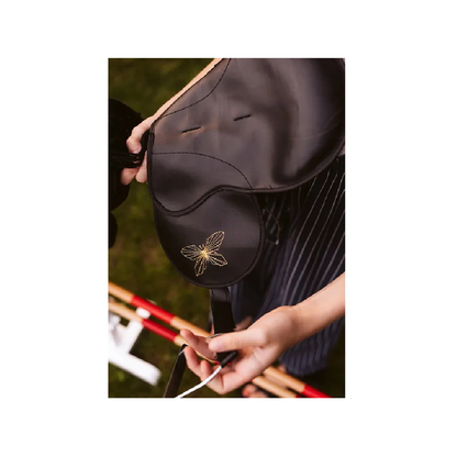 بقلم أستروب هوبي هورسر سادل