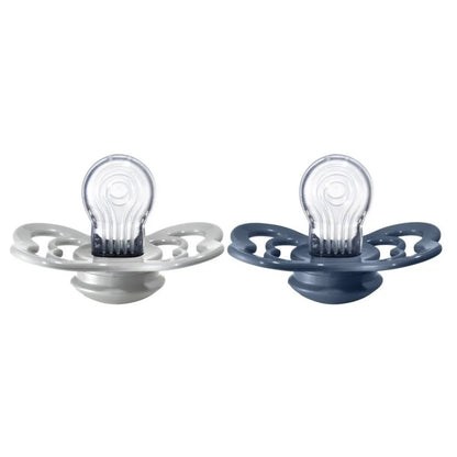 مريلة - لهاية سيليكون سوبريم مقاس 2 - 6 أشهر+ - عبوة من قطعتين - أزرق سحابي/فولاذي