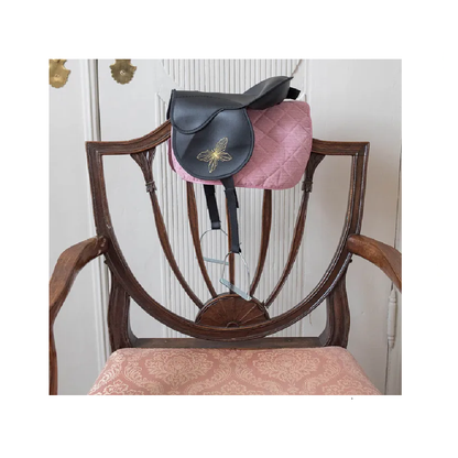 بقلم أستروب هوبي هورسر سادل