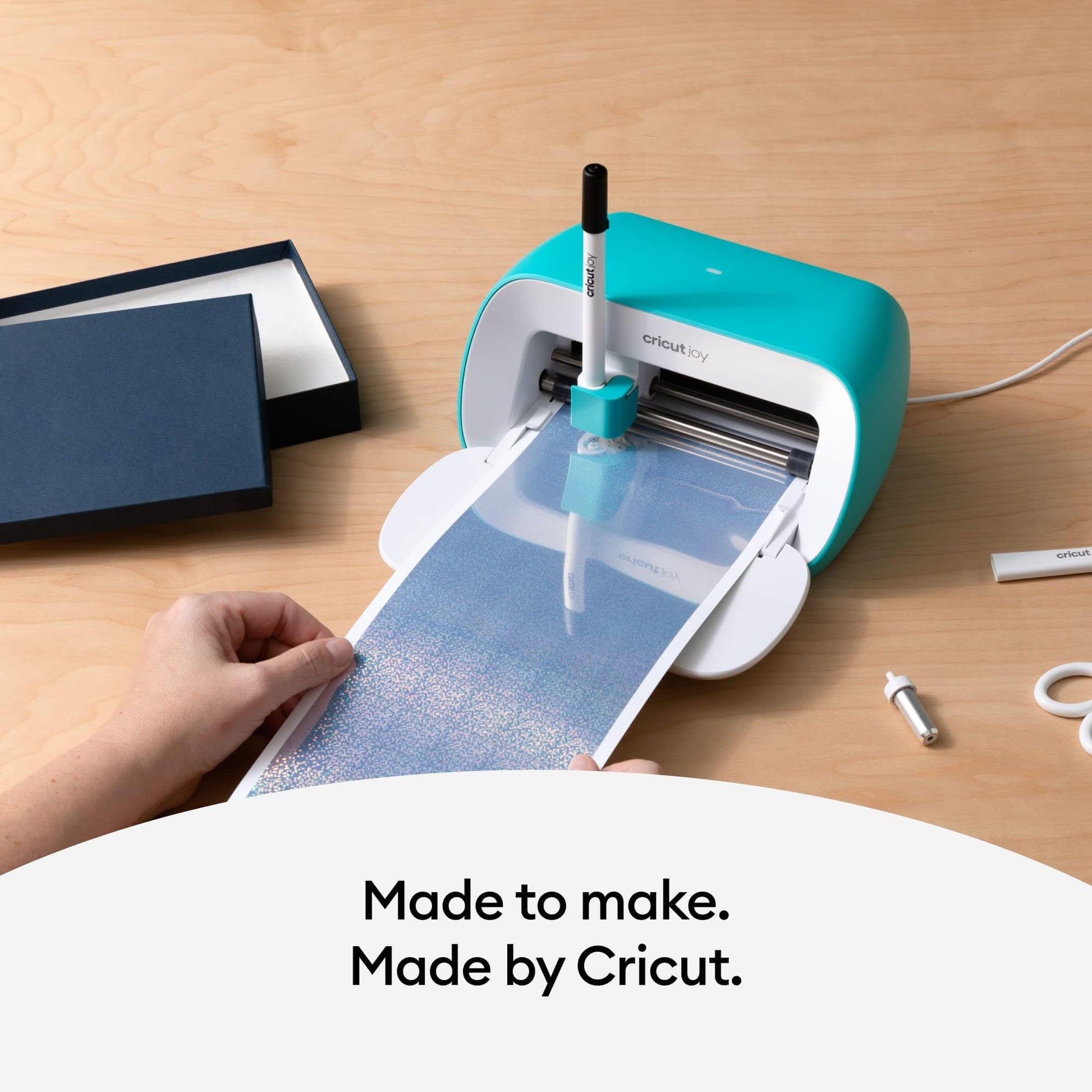 Cricut Smart Vinyl™ permanent - 122 x 14 cm - Bleu | Livré demain - Krëfel Cricut Smart Vinyl™ permanent - 122 x 14 cm - Bleu | Livré demain - Krëfel