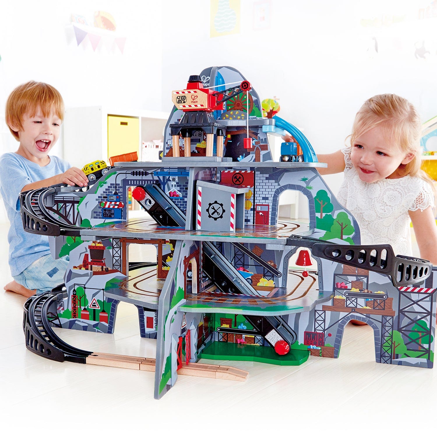 Hape Toys Mighty Mountain Mine