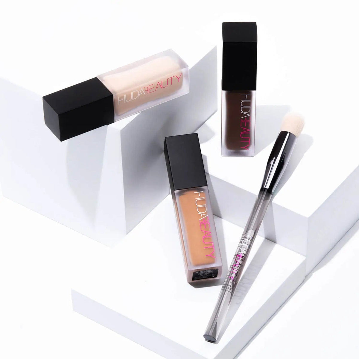 Huda Face Razor Huda Beauty Face Conceal and Blend Complexion Brush – Flitit - Online Store