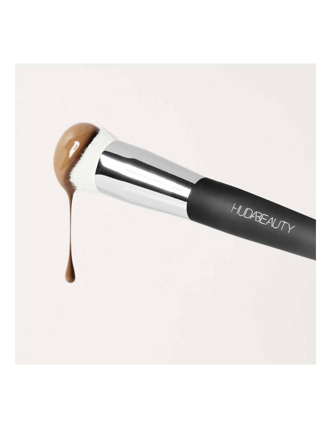 Huda Beauty Easy Blur Base Brush