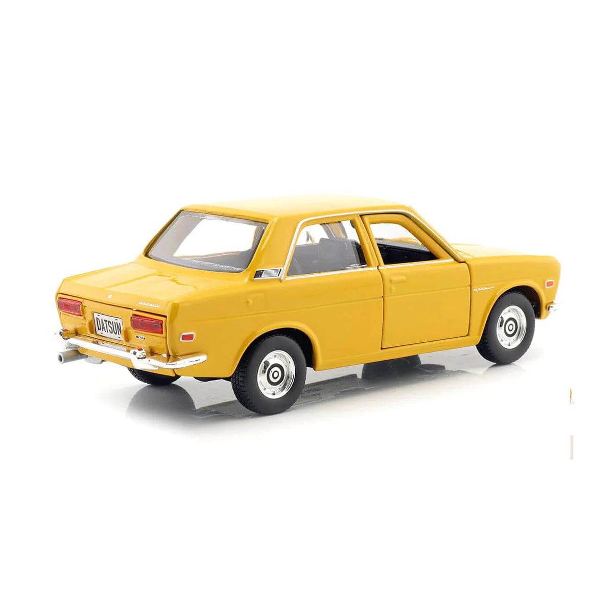 Maisto Toys 1:24 1971 Datsun 510