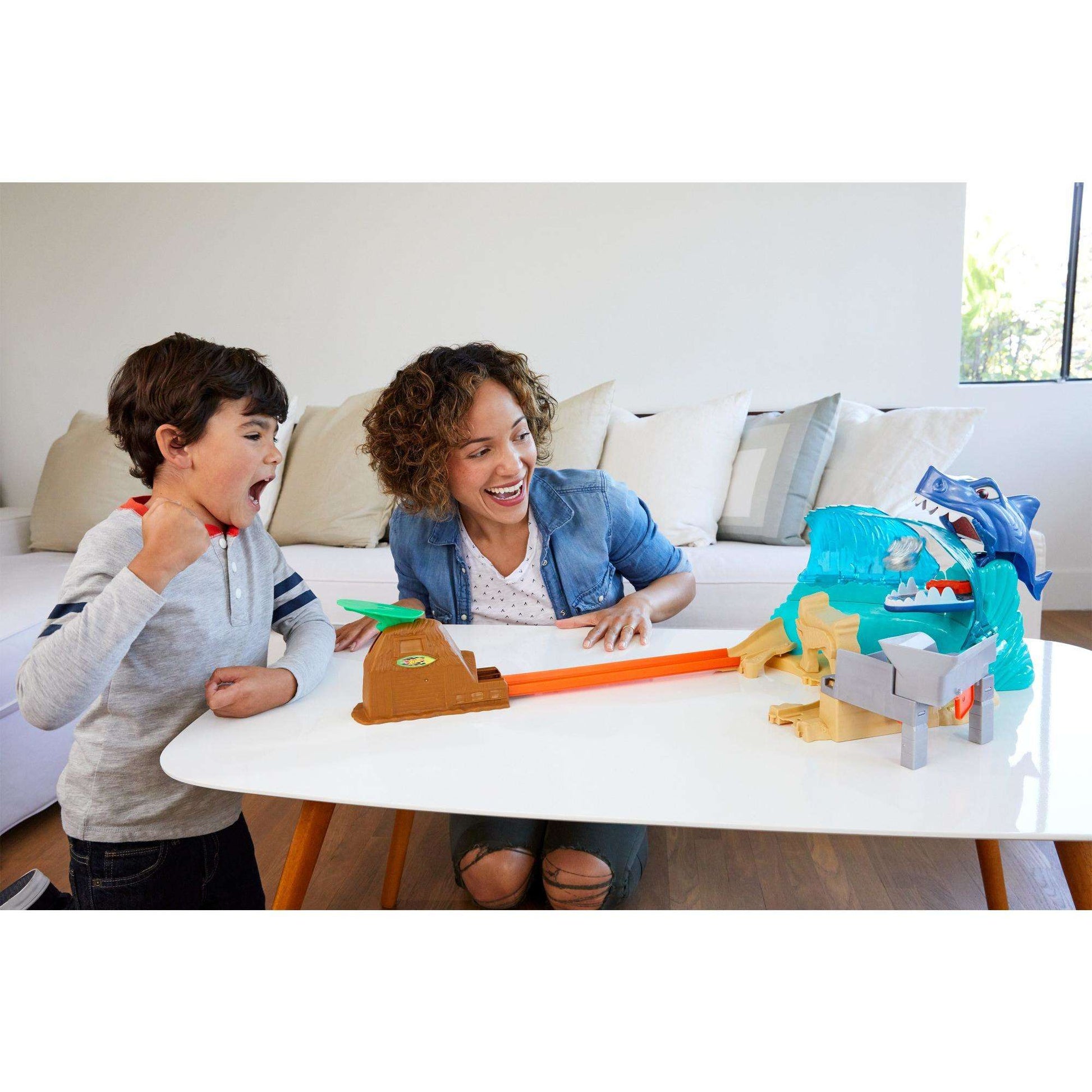 Hot Wheels Toys Hot Wheels CITY SHARK BEACH BATTLE PLAYSET