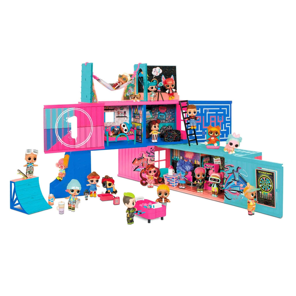 L.O.L Toys L.O.L. Surprise! Fashion Show House Playset with 40+ Surprises Including 2 Exclusive Dolls